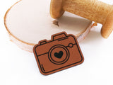 Kunstleder-Label, Lederlabel, Kunstleder-Patch, Lederpatch, 5x4cm, cognac, braun, Sonderform, Eigenproduktion, Kamera, Herz