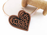Kunstleder-Label, Lederlabel, Kunstleder-Patch, Lederpatch, 6x4cm, cognac, braun, Sonderform, Eigenproduktion, Leoprint, Leo Love, Herz