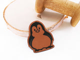Kunstleder-Label, Lederlabel, Kunstleder-Patch, Lederpatch, 5x4cm, cognac, braun, Sonderform, Eigenproduktion, Pinguin