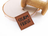 Kunstleder-Label, Lederlabel, Kunstleder-Patch, Lederpatch, 4x4cm, cognac, braun, Sturmfriese
