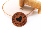 Kunstleder-Label, Lederlabel, Kunstleder-Patch, Lederpatch, 4,5x4,5cm, cognac, braun, rund, Herz, made with love