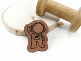 Kunstleder-Label, Lederlabel, Kunstleder-Patch, Lederpatch, 5x4cm, cognac, braun, Sonderform, Weltall, Weltraum, Astronaut